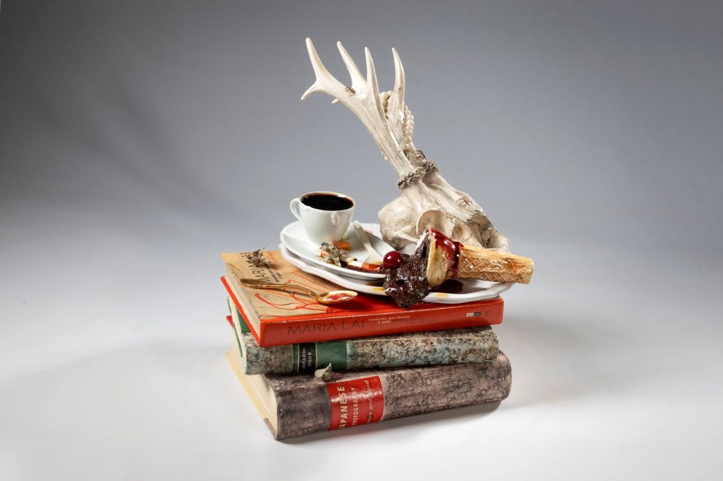 Bertozzi Casoni Inv. 1329 Con ragni e capriolo 2025 ceramica policroma cm h 325x305x29 Courtesy BC